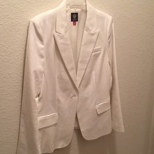 BNWT Bright white Vince Camuto blazer.